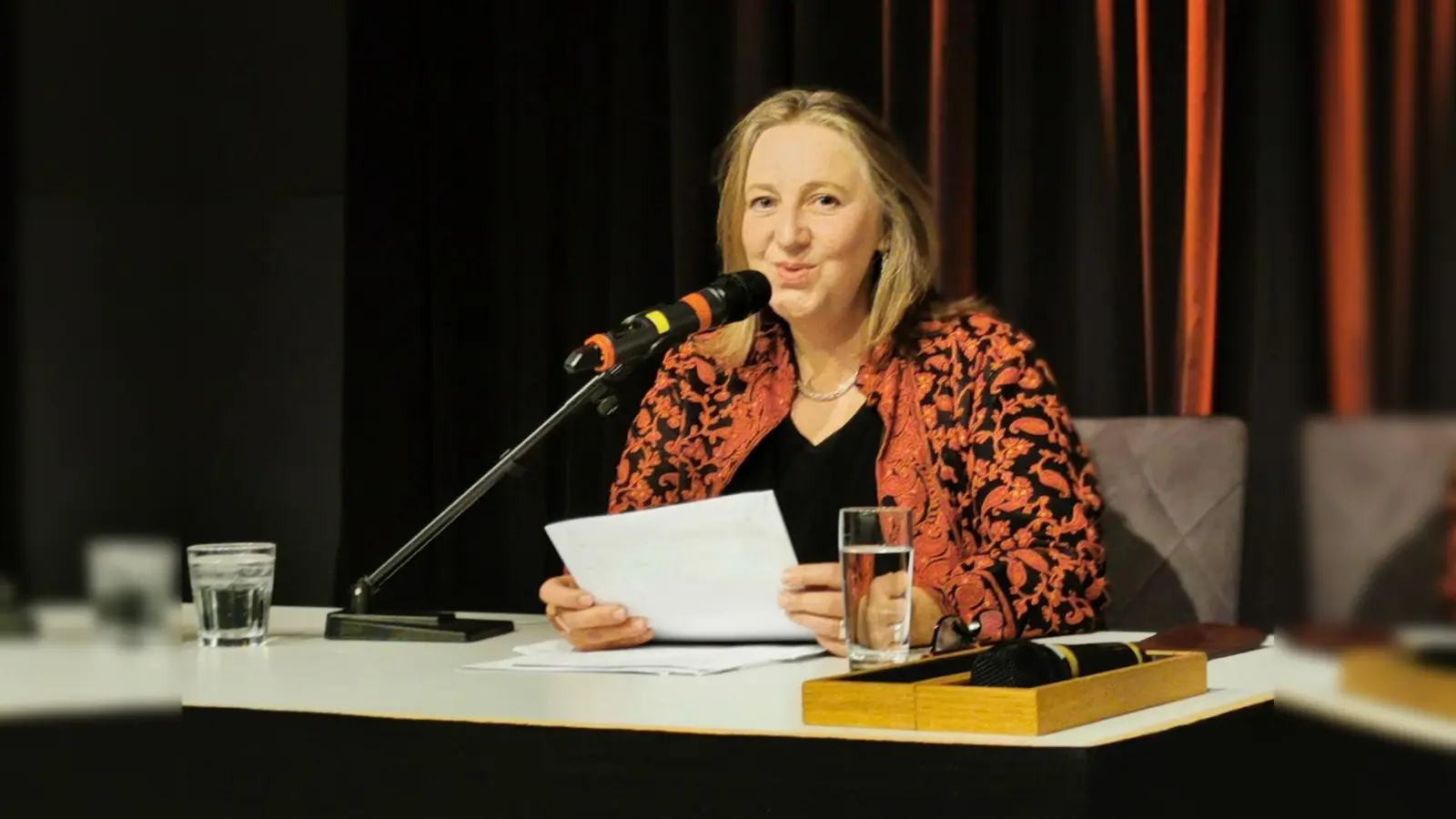 Die Moderation der neuen Lesebühne in der Mohr-Villa übernimmt die Autorin Martina Pahr.  (Foto: ©  libro fantastico)