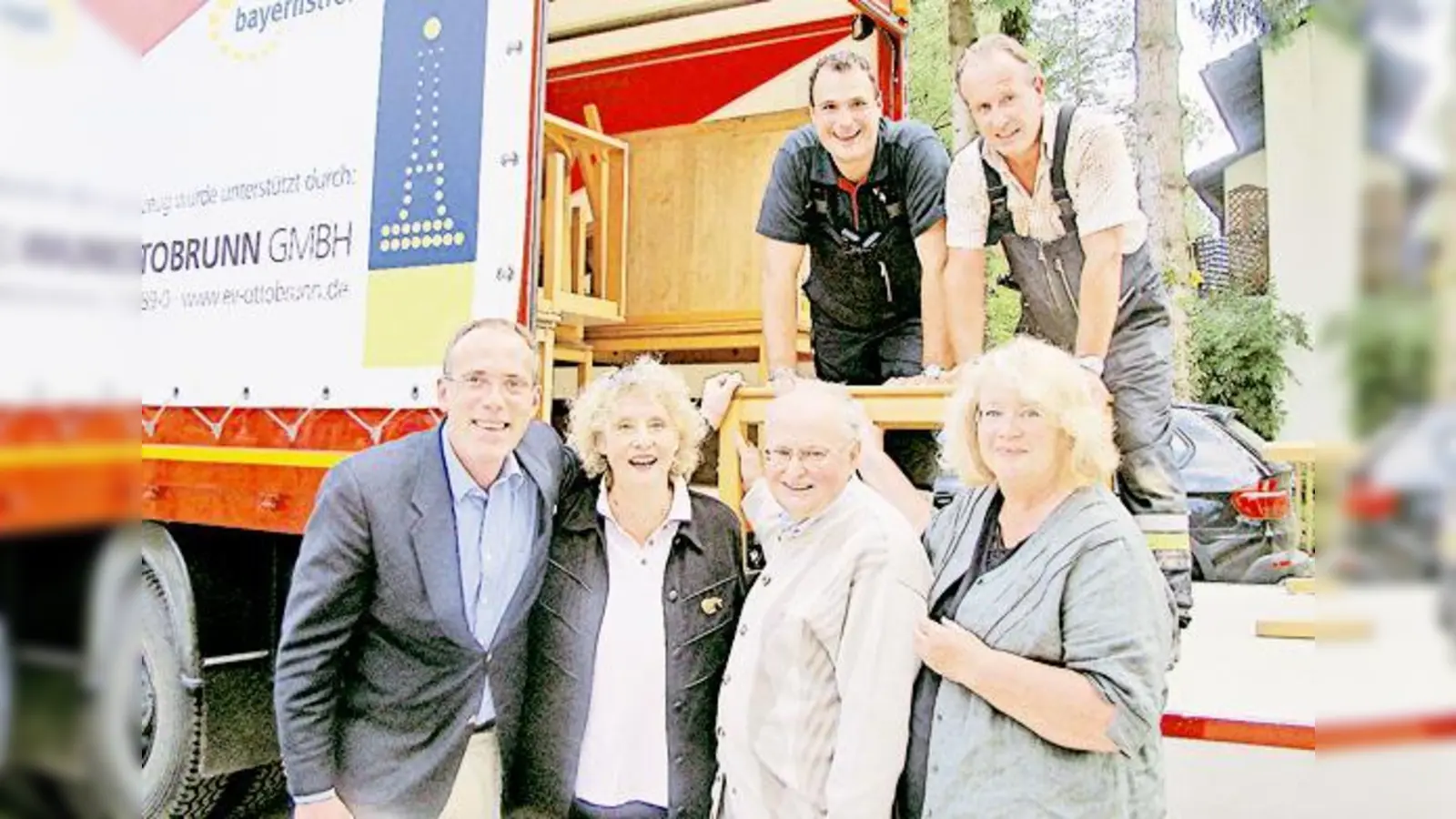 Gemeinsam für die gute Sache (v. l.): Stefan Straßmair, Sabine Kudera, Franz Schmid, Barbara Doenecke sowie Eduard Klas und Klaus Ortmeier. 	 (Foto: Ka)