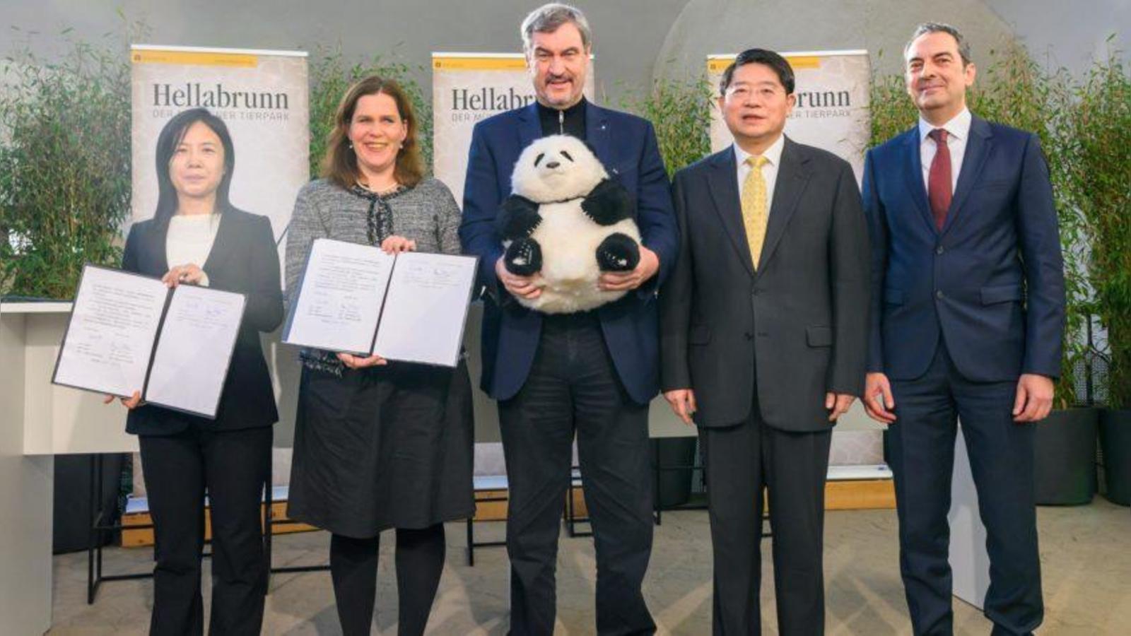 -Pandas-sind-einfach-knuffig-findet-Ministerpr-sident-S-der-und-darf-sich-freuen-weil-