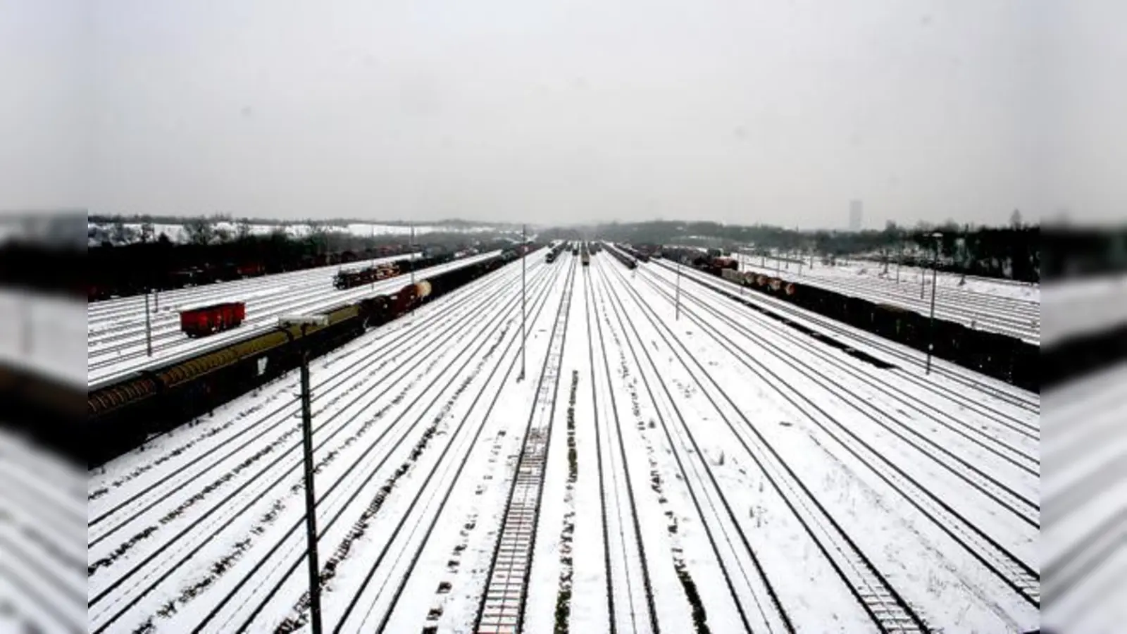 Noch ist alles schneebedeckt. Aber bereits in diesem Frühjahr sollen die Grünanlagen und die Wege am Rangierbahnhof saniert werden. 	 (Foto: ws)