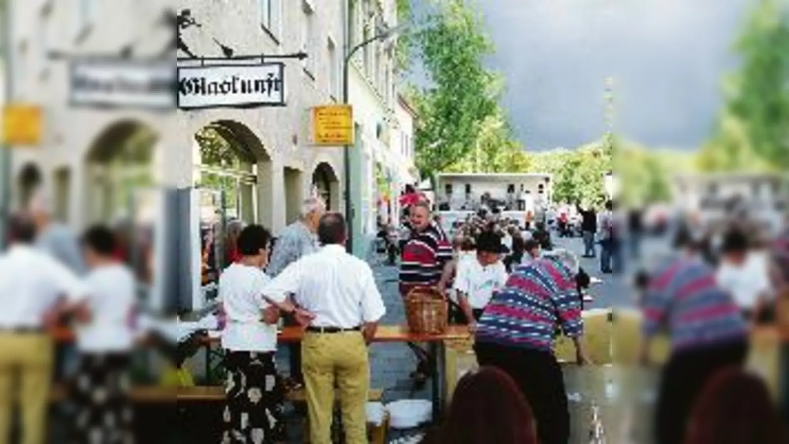 Guter Besuch, schönes Programm und gute Stimmung gab es beim Straßenfest des Gewerbekreises Ramersdorf in der Aribonenstraße.  (Foto: aha)