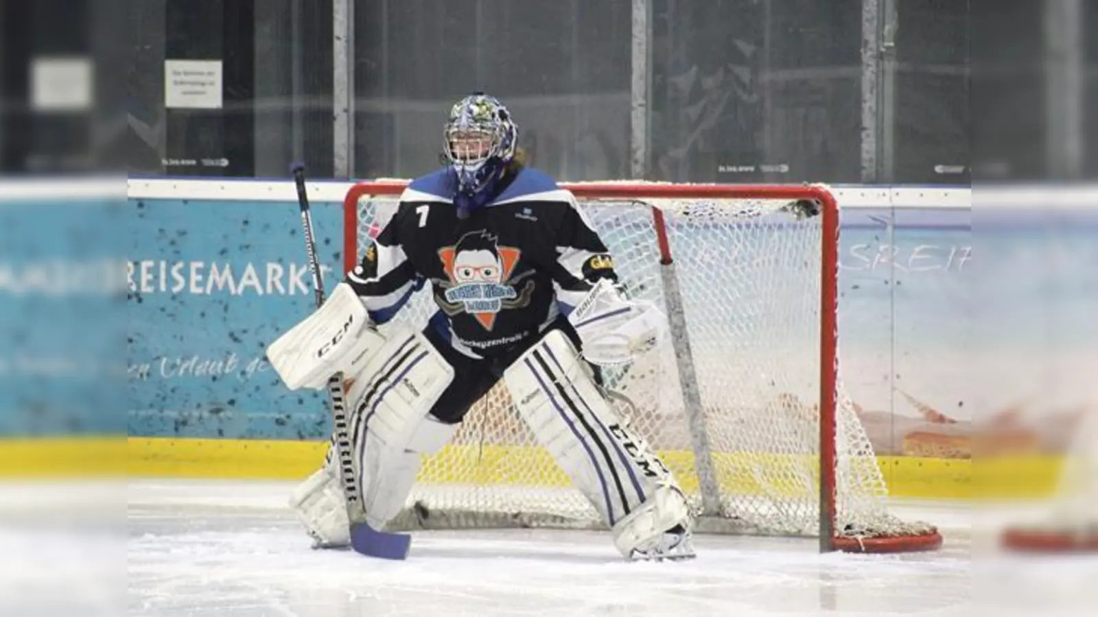 Goalie Sascha Möller musste gegen die Blackbears Seniors Freising gleich 8 Mal hinter sich greifen.	 (Foto: Markus Baier)
