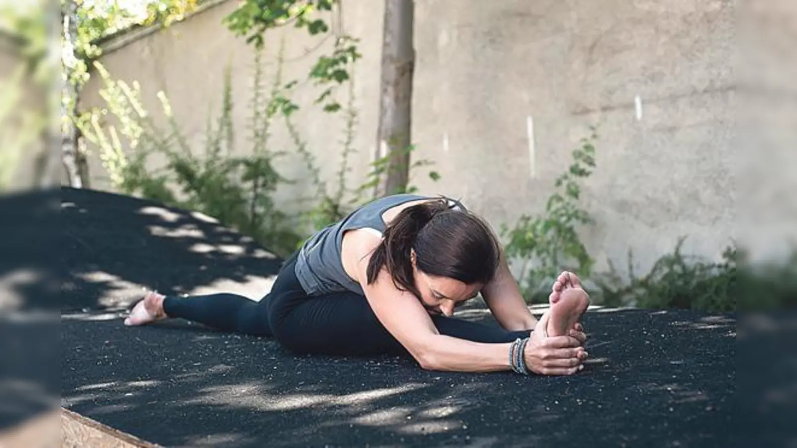 Yoga-Meisterin Ute Albrecht-Mayr unterstützt mit ihren Kursen die Gesundheit und Kinder in Sri Lanka. 	 (Foto: SDY)