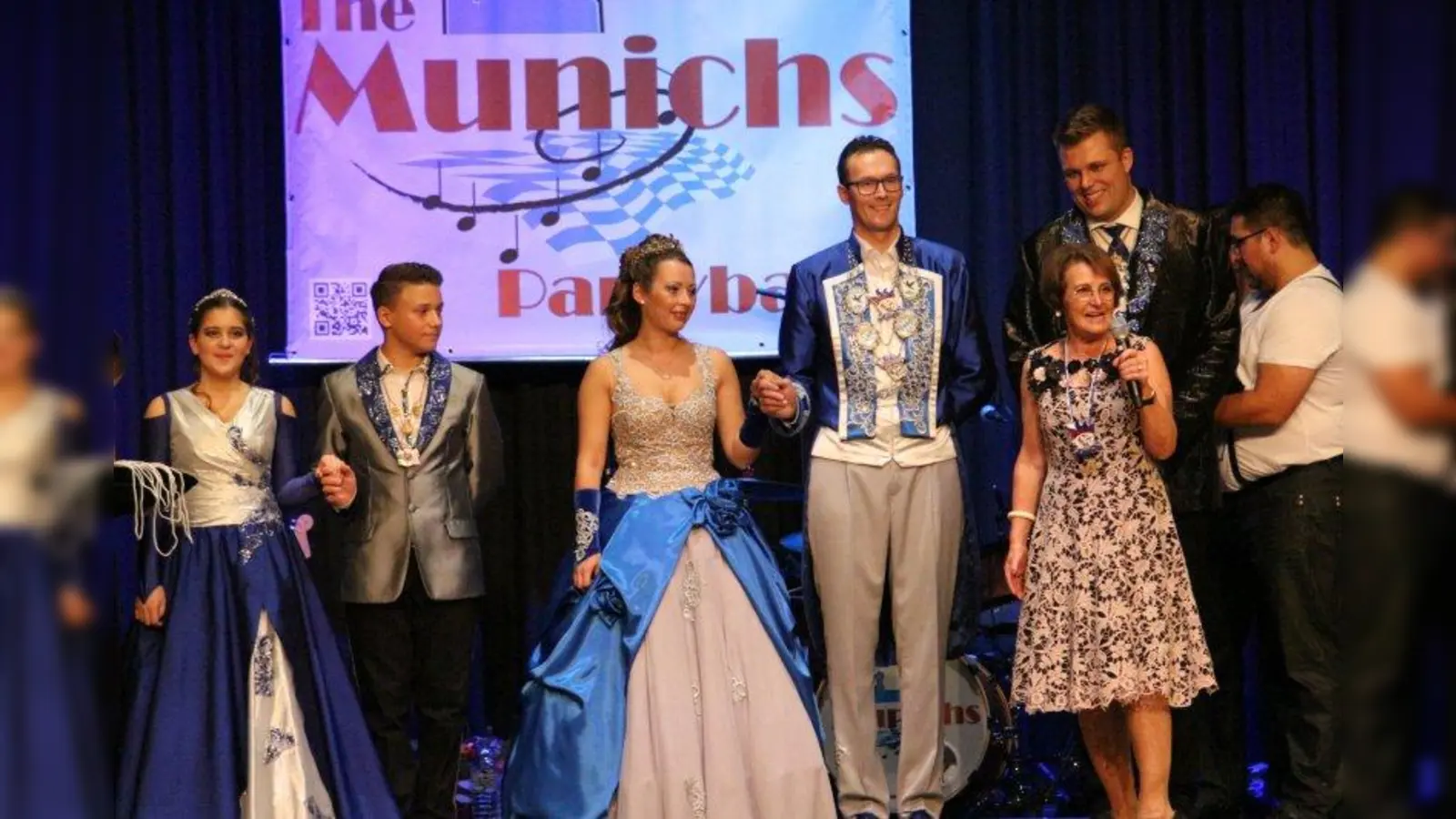 Sie werden den Fasching rocken, v. li.: Chiara I. und Timo I., Samantha I. und Alexander I. mit ihrem Hofstatt. (Foto: Perchalla)