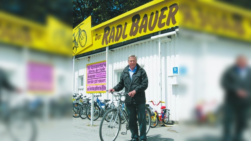 Radlbauer Klaus Böttner spendet über 70 gebrauchte Zweiräder für Bedürftige im ungarisch-ukrainischen Grenzgebiet. (Foto: pi)