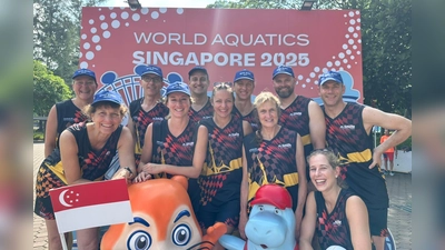 Das Team der SG Stadtwerke München freute sich über seine Erfolge bei der Masters Weltmeisterschaft für Schwimmer in Singapur. (Foto: Matthias Weiss)