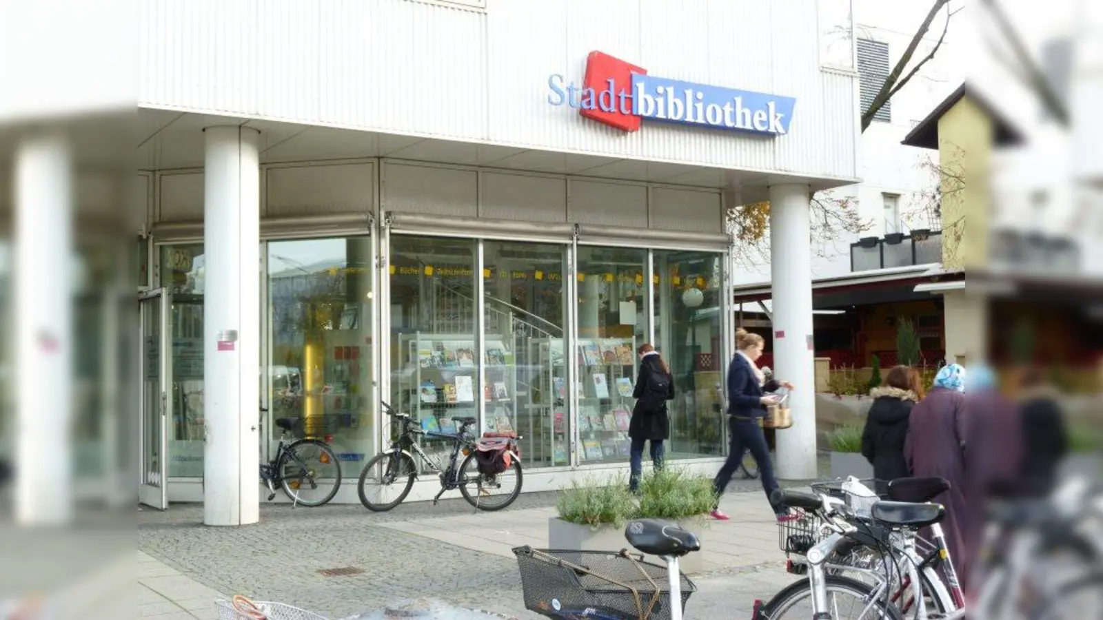 Die Laimer Stadtbibliothek (Fürstenrieder Straße 53) muss demnächst saniert werden. (Foto: kö)
