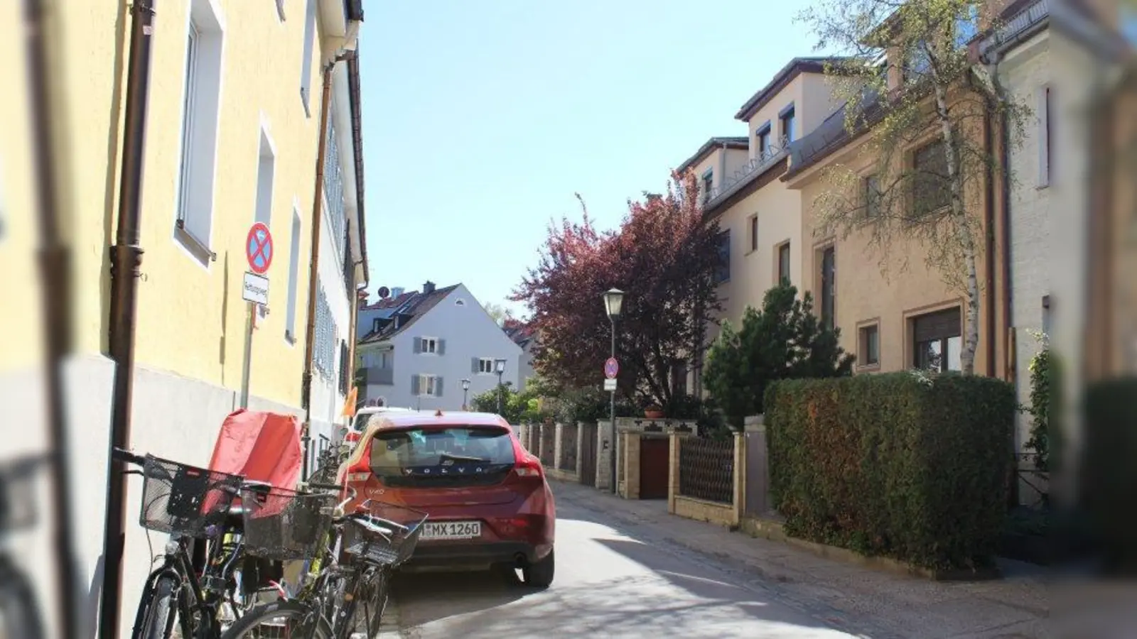 Verwinkelt und eng: die Johann-Sebastian-Bach-Straße. (Foto: sb)