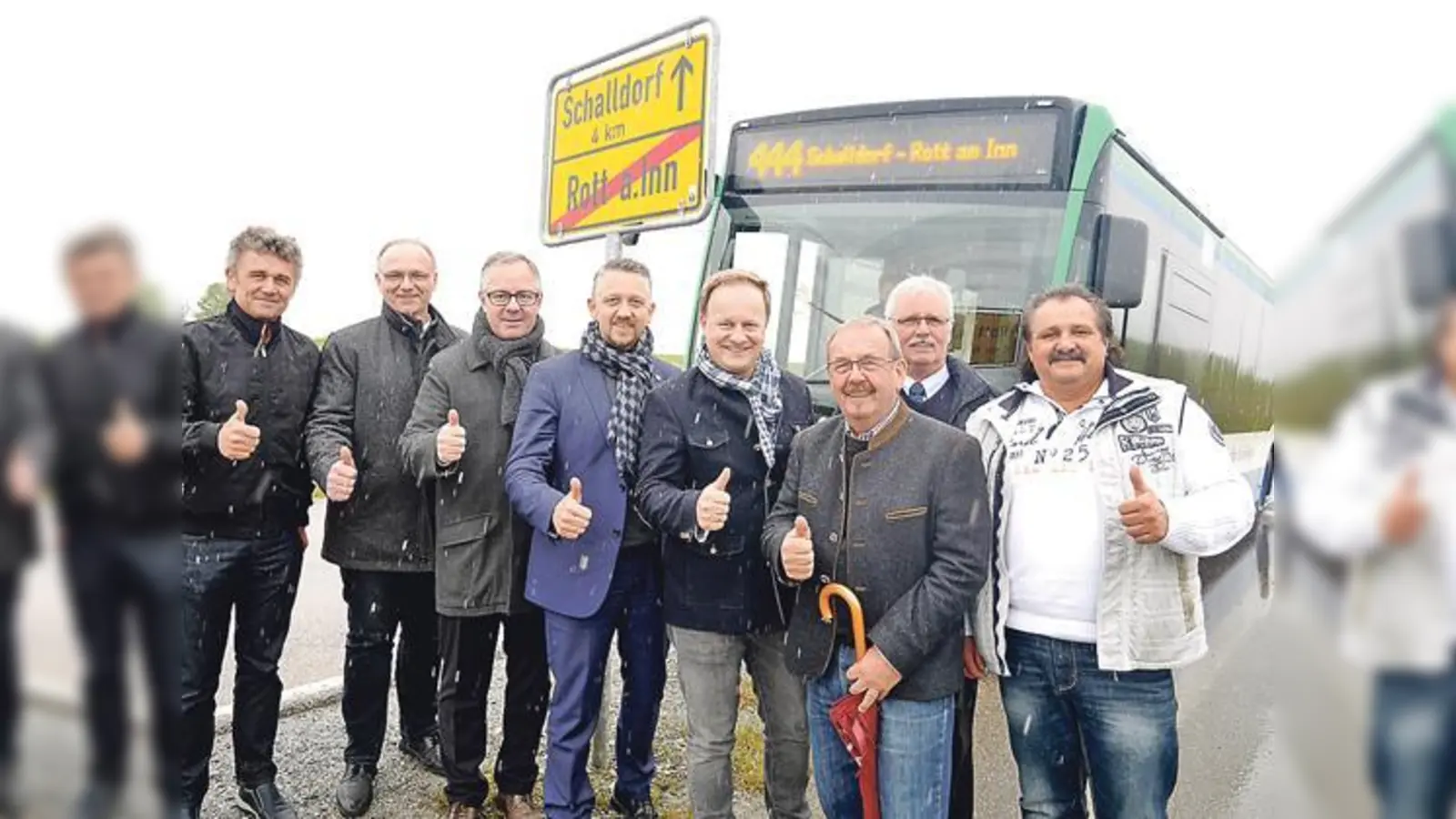 Johann Zagler, Hans Fent, Wolfgang Ettenhuber, Thomas  Huber, Robert Niedergesäß, Franz Riedl, Max Maier und Henry Rüstow (v. li.). 	 (Foto: LRA)