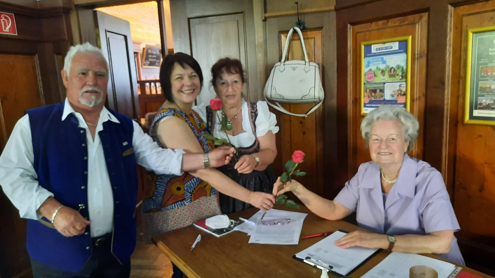 MdL Diana Stachowitz (Zweite von links) mit Mitgliedern des VdK Moosach. (Foto: privat)