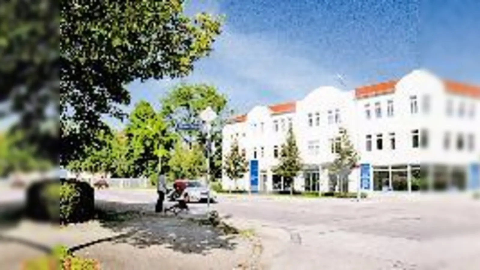 Eine Querungshilfe über die Putzbrunner Straße an dieser Stelle hat der BA 16 beantragt.   (Foto: aha)