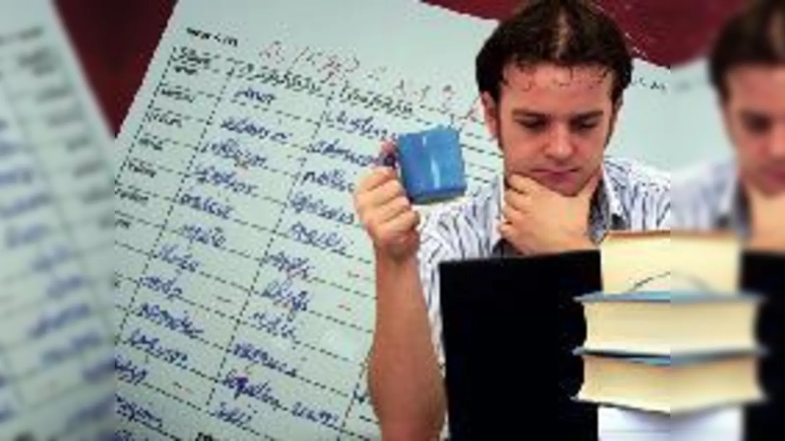 »Salve« statt »hello« und »salut«: Immer mehr Münchner Schüler büffeln Latein als erste Fremdsprache.  (Collage: clash)