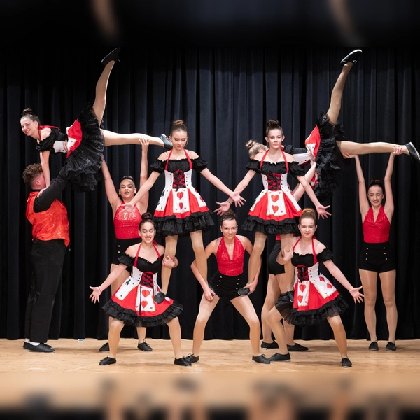 Eine von insgesamt sieben auftretenden Gruppen war „Cool Dance4You”. (Foto: TSV Taufkirchen (Vils))
