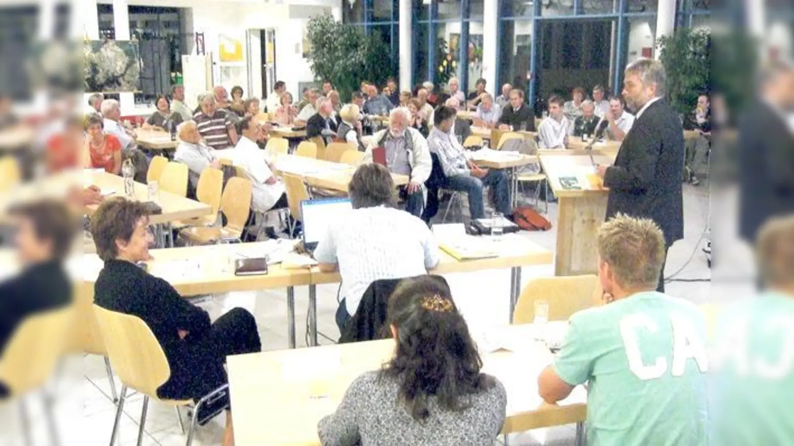 Durchweg zufrieden zeigten sich die Otterfinger Bürger mit der Gemeindepolitik und ihrem Bürgermeister Jakob Eglseder.   (Foto: Pietsch)