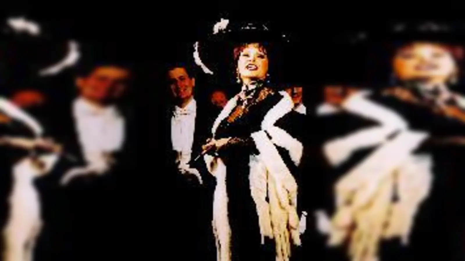 Zsuzsa Kalocsai ist die Lustige Witwe. In München kennt man sie bereits aus früheren Gastspielen des Budapester Operettentheaters.	 (Foto: Budapester Operettentheater)