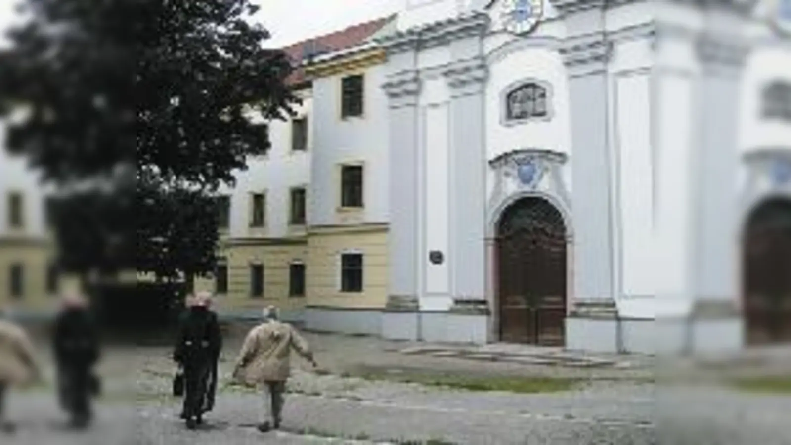 Die Klosterkirche St. Anna, ein bedeutendes Frühwerk Johann M. Fischers, gilt als die erste Rokokokirche Altbayerns.	 (Foto: nan)