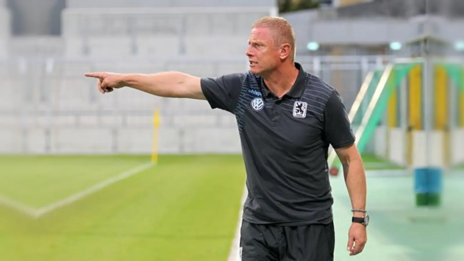 Appelliert an die Ersatzspieler: Trainer Torsten Fröhling.  (Foto: A. Wild)