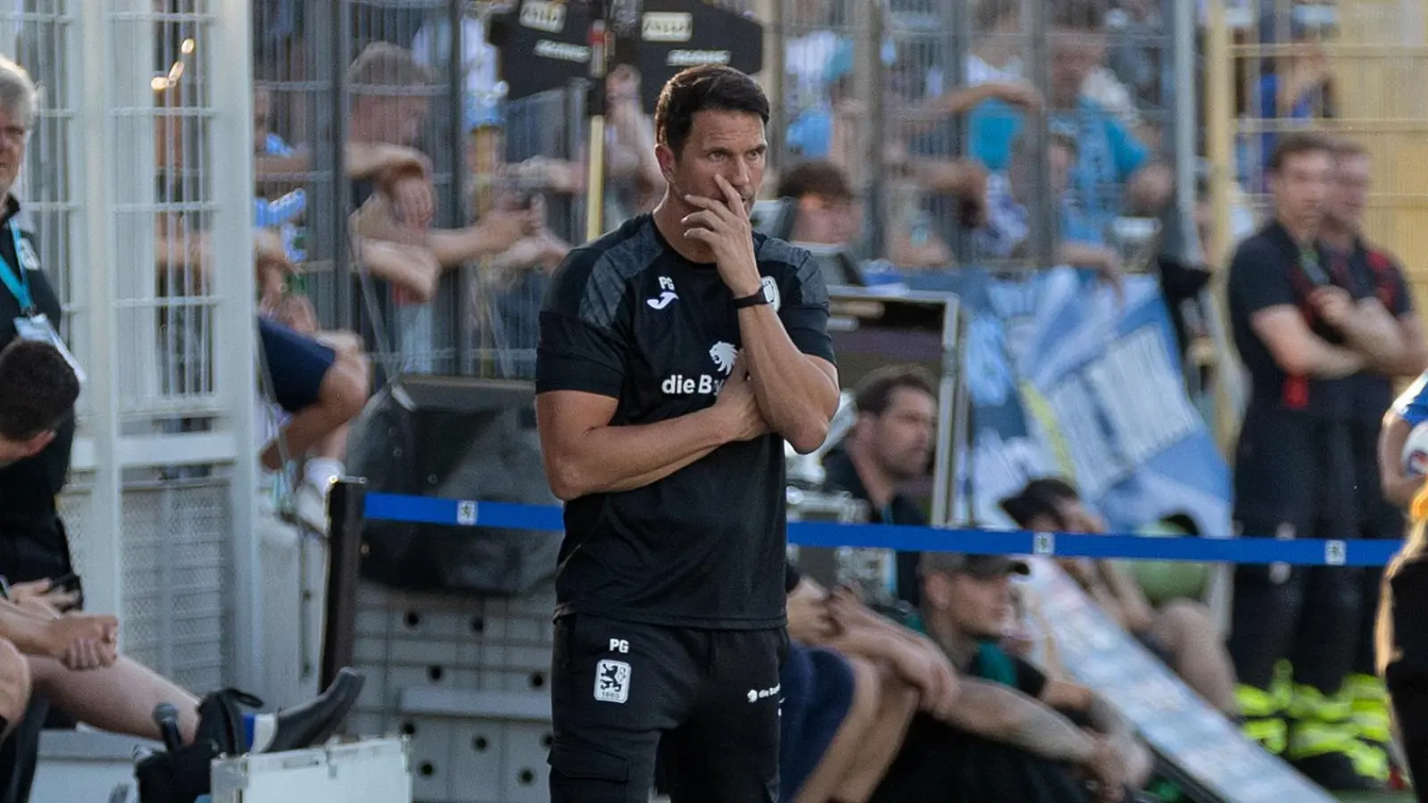 Unter Druck: Löwen-Trainer Patrick Glöckner. (Foto: Anne Wild)