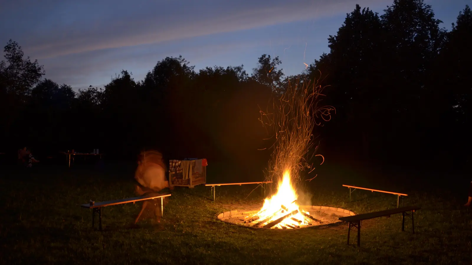 Auch ein Lagerfeuer gehört zum Programm. (Foto: VA)