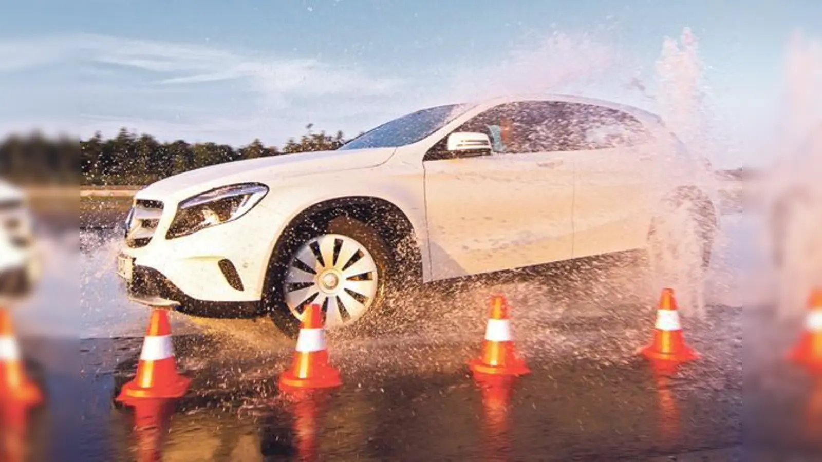 Praktische Tipps zum richtigen Verhalten bei extremen Witterungsbedingungen erhält man bei einem ADAC Fahrsicherheits-Training. 	 (Foto: ADAC)