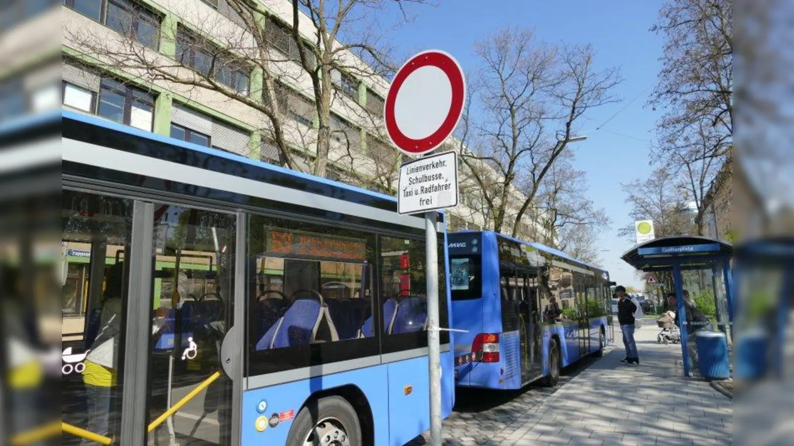 Vielleicht mit automatischer Kennzeichenerfassung? Wie sich das Durchfahrtsverbot am „Stöpsel” auf Höhe Gollierplatz durchsetzen lässt, daran tüftelt der Bezirksausschuss seit vielen, vielen Jahren. (Foto: ds)