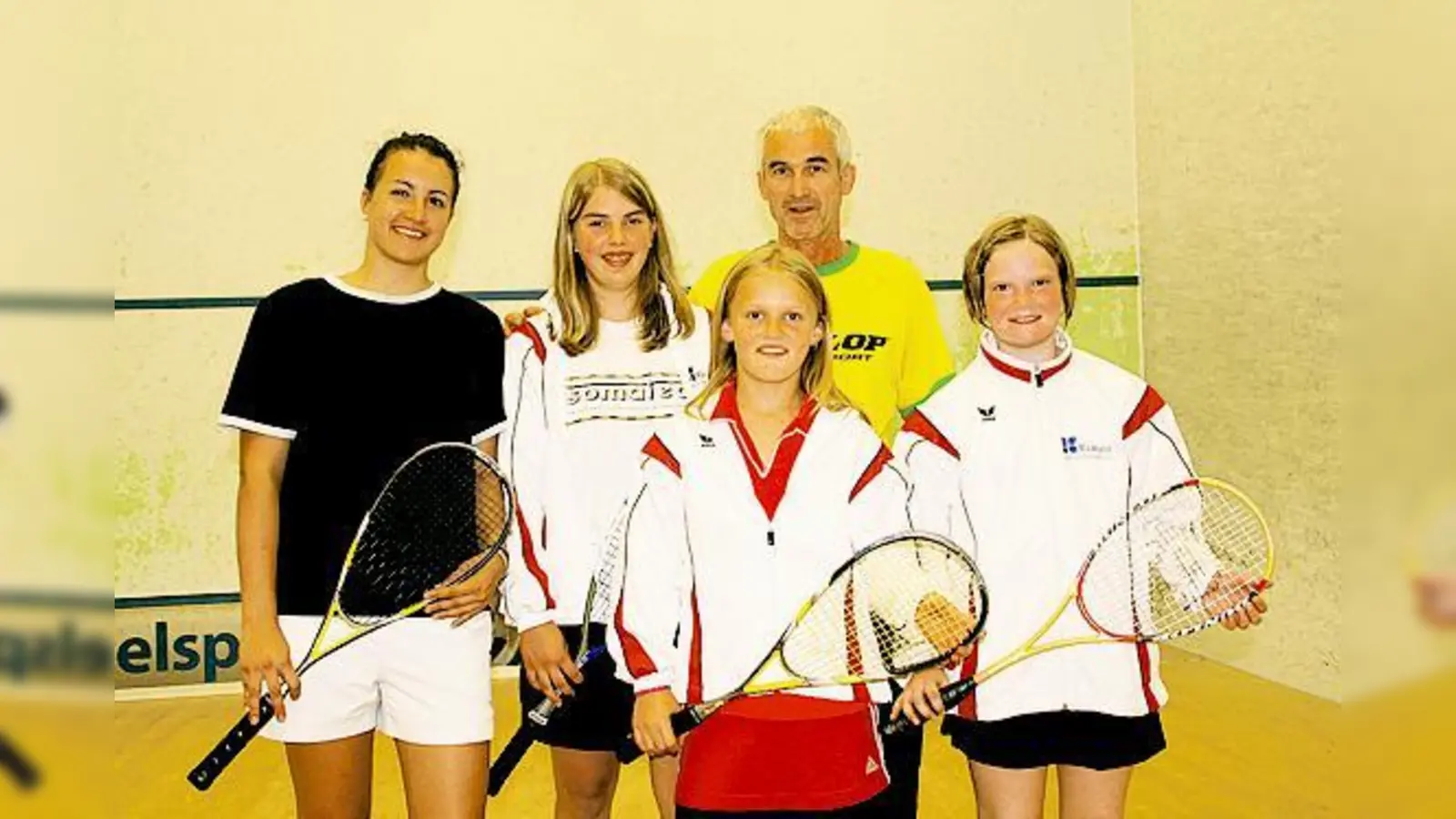 Freuen sich über die tollen Erfolge in diesem Jahr v. l. Pamela Hathway, Ramona Bauer, Kace Tycova, Trainer Uli Brennstuhl und Saskia Beinhard.  (Foto: hol)