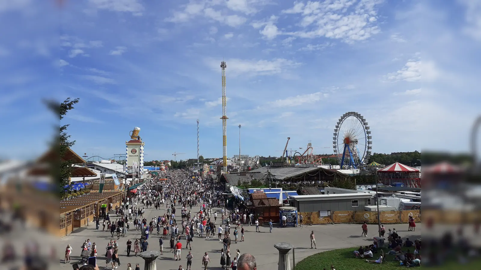 Auf der Wiesn wird nicht nur etwas gegen den Bierdurst getan. Heuer soll es zehn kostenlose Trinkwasserspender auf dem Gelände geben. (Foto: mha/ Archiv)