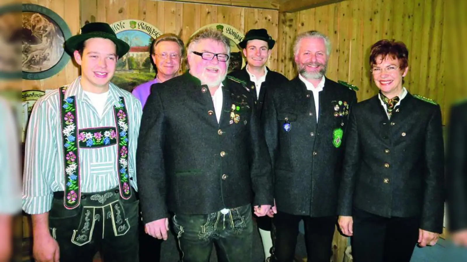 Das ist der neue und alte Vorstand der Schützengesellschaft Germania Gauting: (v.l.)  Martin Steet, Josef Sieber, Axel Görler, Markus Gschwendtner, Carl Göppel und Ehrenschützenmeister Angelika Simon. (Foto: imp)