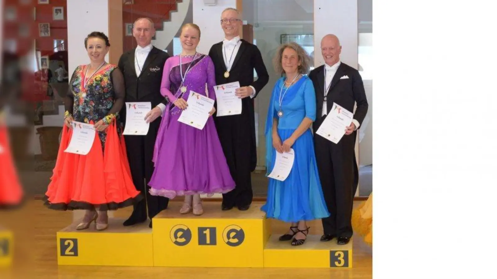 Siegfried Schuster-Ambs und Renate Ambs in München auf dem Podest. (Foto: TSV Weilheim)