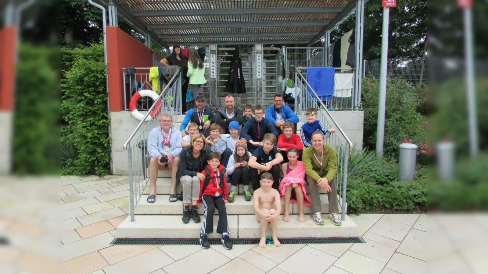 Erfolgreiche Mannschaft: die Karlsfelder Starter beim Langstreckenschwimmen in Rosenheim. (Foto: TSV Eintracht Karlsfeld)