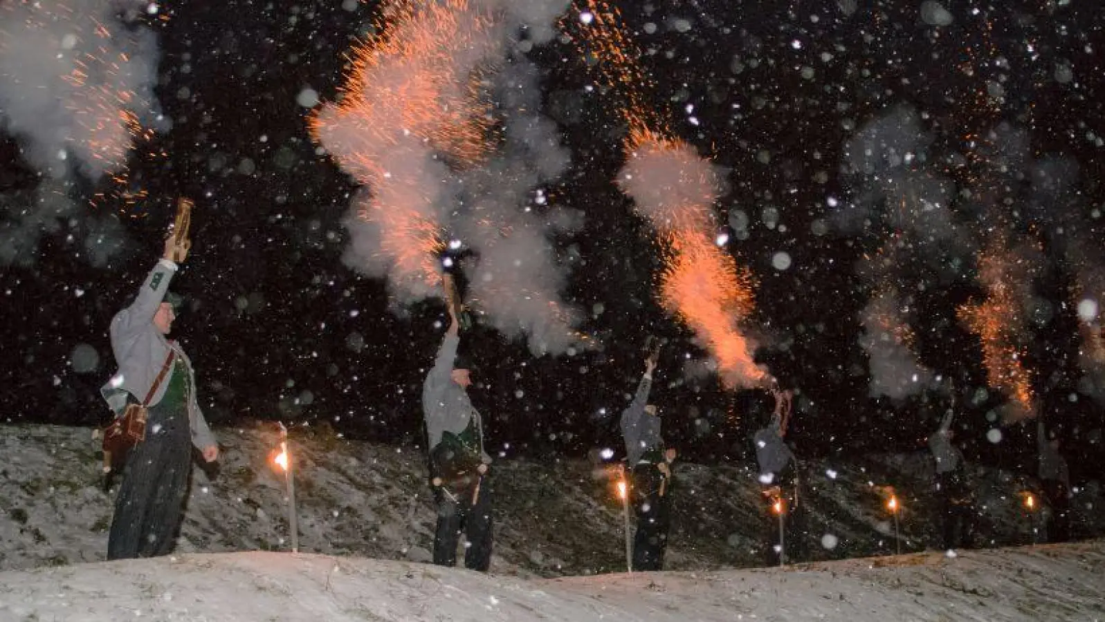 Die Böllerschützen der D‘ Hachingertaler Unterhaching laden am 6. Dezember zum Nikolausschießen ein. (Foto: D. Willi)