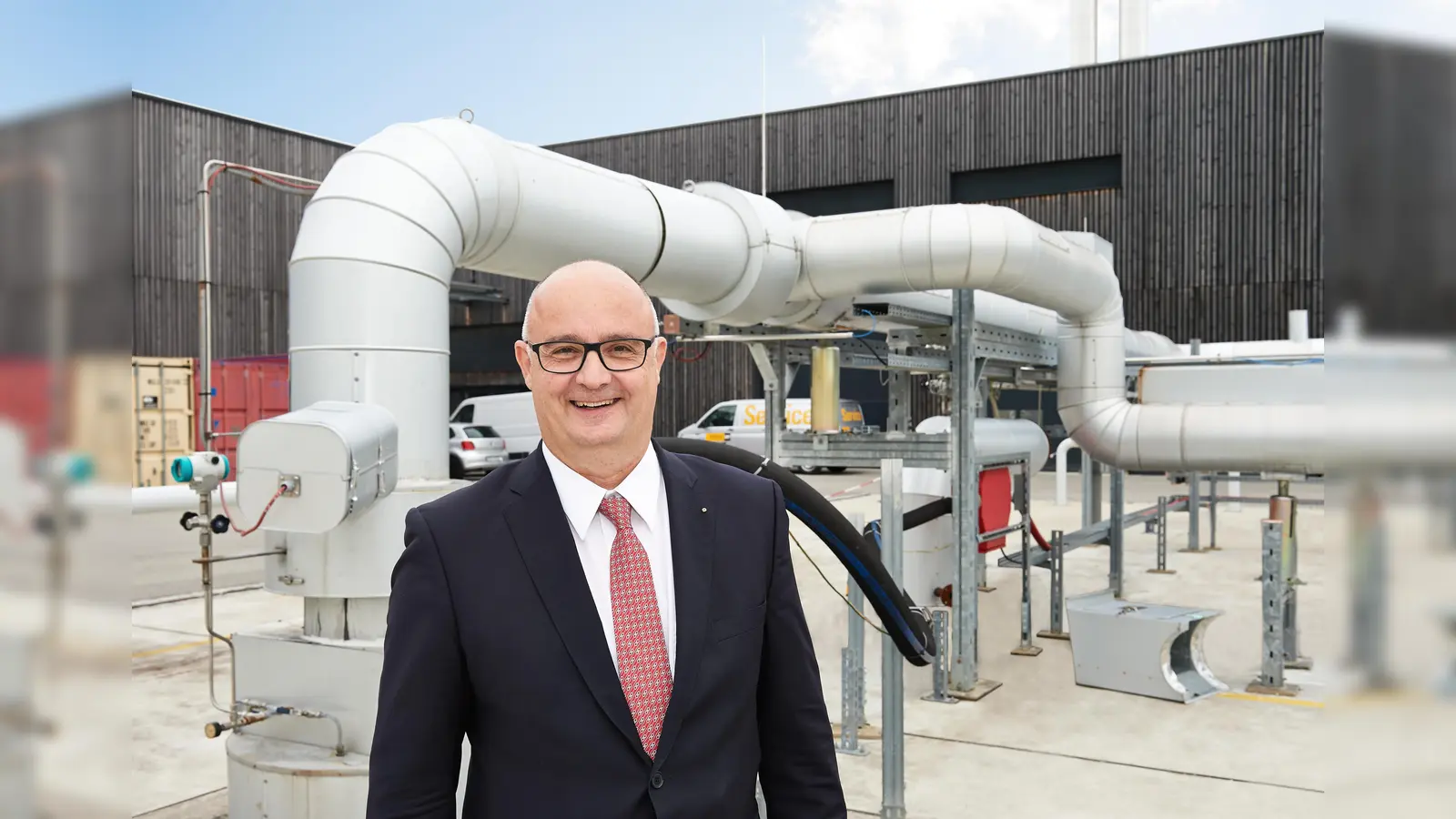 Der Geschäftsführer der Erdwärme Grünwald berichtet über die laufenden Arbeiten vor Ort.  (Foto: VA)