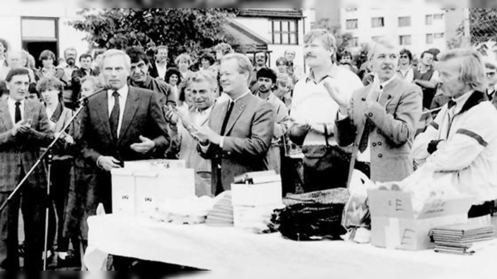  OB Georg Kronawitter besucht Fußball-Juniorenturnier.	 (Foto: Archiv SVN)