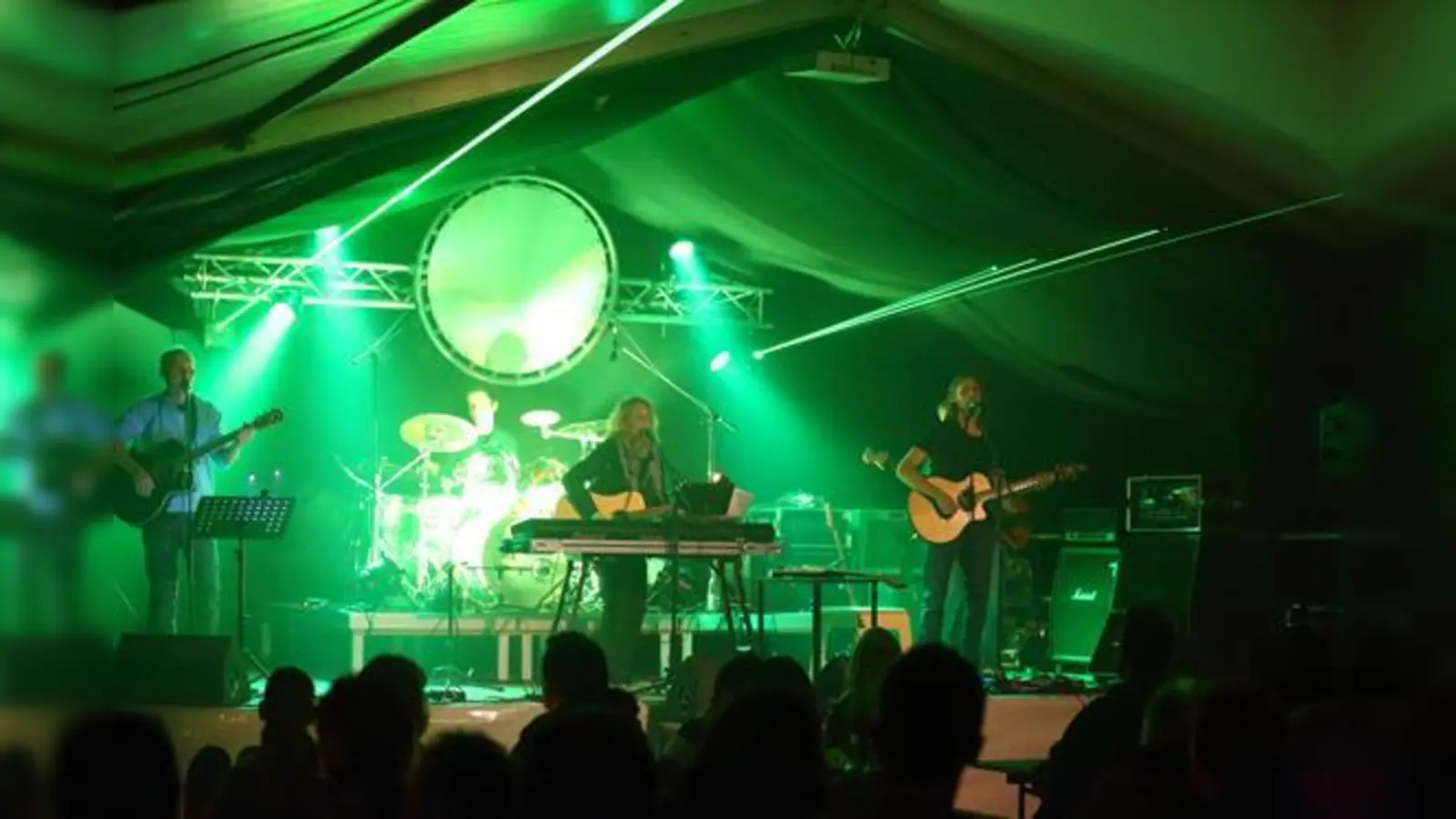 Heimspiel unter anderem für »Ois Floyd« aus Neuching. Beim Programm haben die Sinnflut-Veranstalter zahlreiche Künstler aus Erding und Umgebung ausgewählt.	 (Foto: VA)