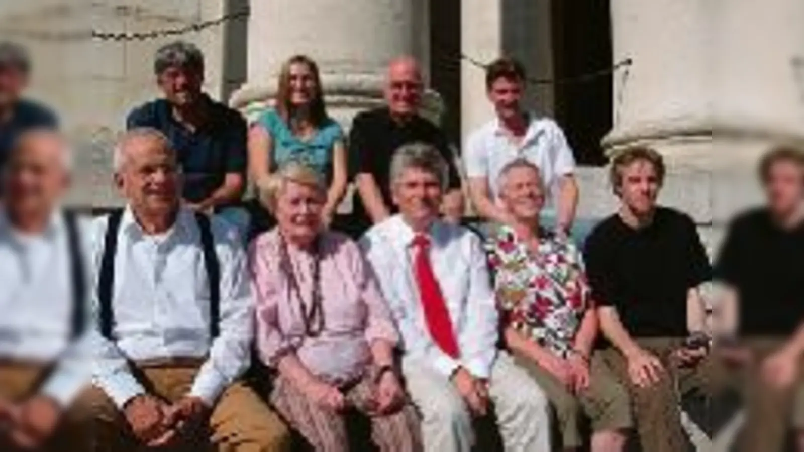 Neuer Vorstand der SPD Maxvorstadt: Reinhard Schmid, Gundula Schiwy, Oskar Holl, Roland von Seggern, (oben; v. li. n. re.), Stefan Dehne, Irmgard Schmidt, Hans Dieter Kaplan, Gesche Hoffmann-Weiss, Christian Ketterle (unten; v. li. n. re.)  (F.: Privat)