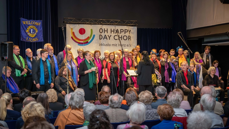 Der OHD-Chor ist ein inklusives Chorprojekt. Er sorgte für eine besondere Atmosphäre. (Foto: Lions Club Germering)
