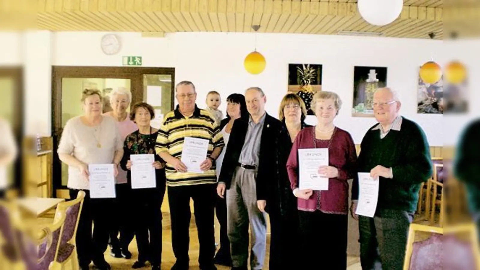 Langjährige Mitglieder: Anneliese Messerklinger, Margot Künstner, Roswitha Manni, Manfred Messerklinger, Florian Meyer, Tilla Meyer, Karlheinz Jacobs, Adelheid Dietz-Will, Brigitte Kratzer und Georg Moosburner (v.li.n.re.)  (F.: VA)