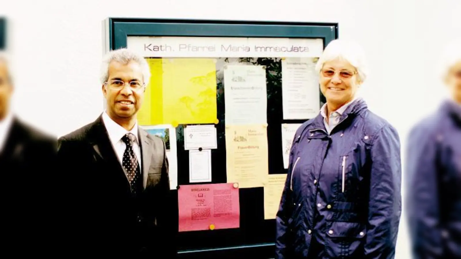 Pater Dr. Joseph Pandiappallil und Louise Müller vom Pfarrgemeinderat freuen sich auf viele Besucher beim Festakt zum 50-jährigen Bestehen der Pfarrei Maria Immaculata.   (Foto: Woschée)