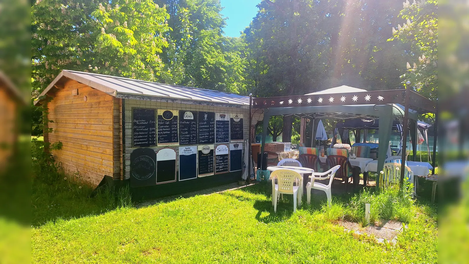 Ein absolut authentischer Kiosk am Baisch-Weiher. Leider hat Christa, die Betreiberin derzeit mit verschiedenen Problemen zu kämpfen. (Foto: chö)