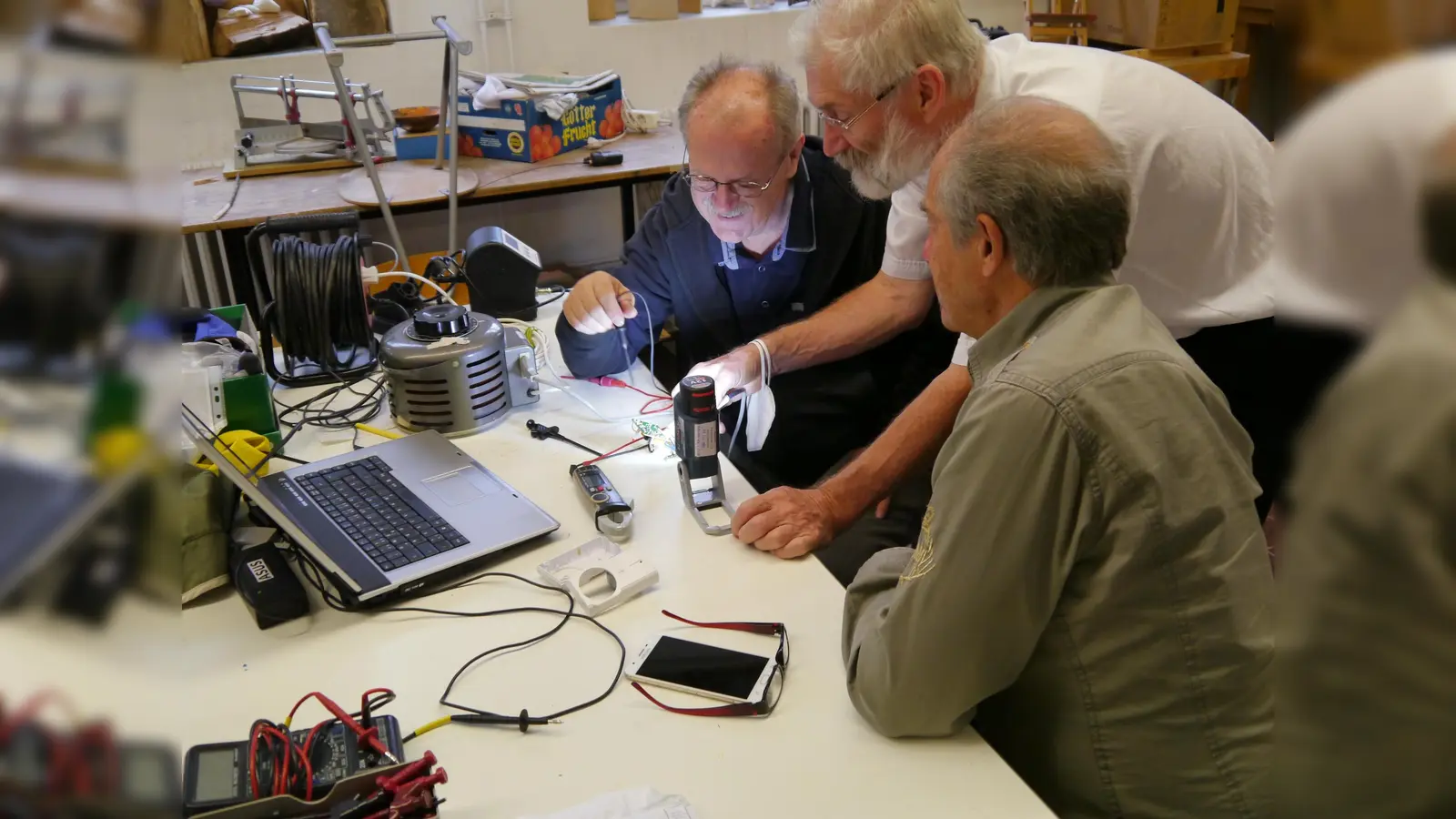 Gebrauchtes wieder flott machen und sich dabei austauschen kann man im Reparaturcafé.  (Foto: Felix Steiner)