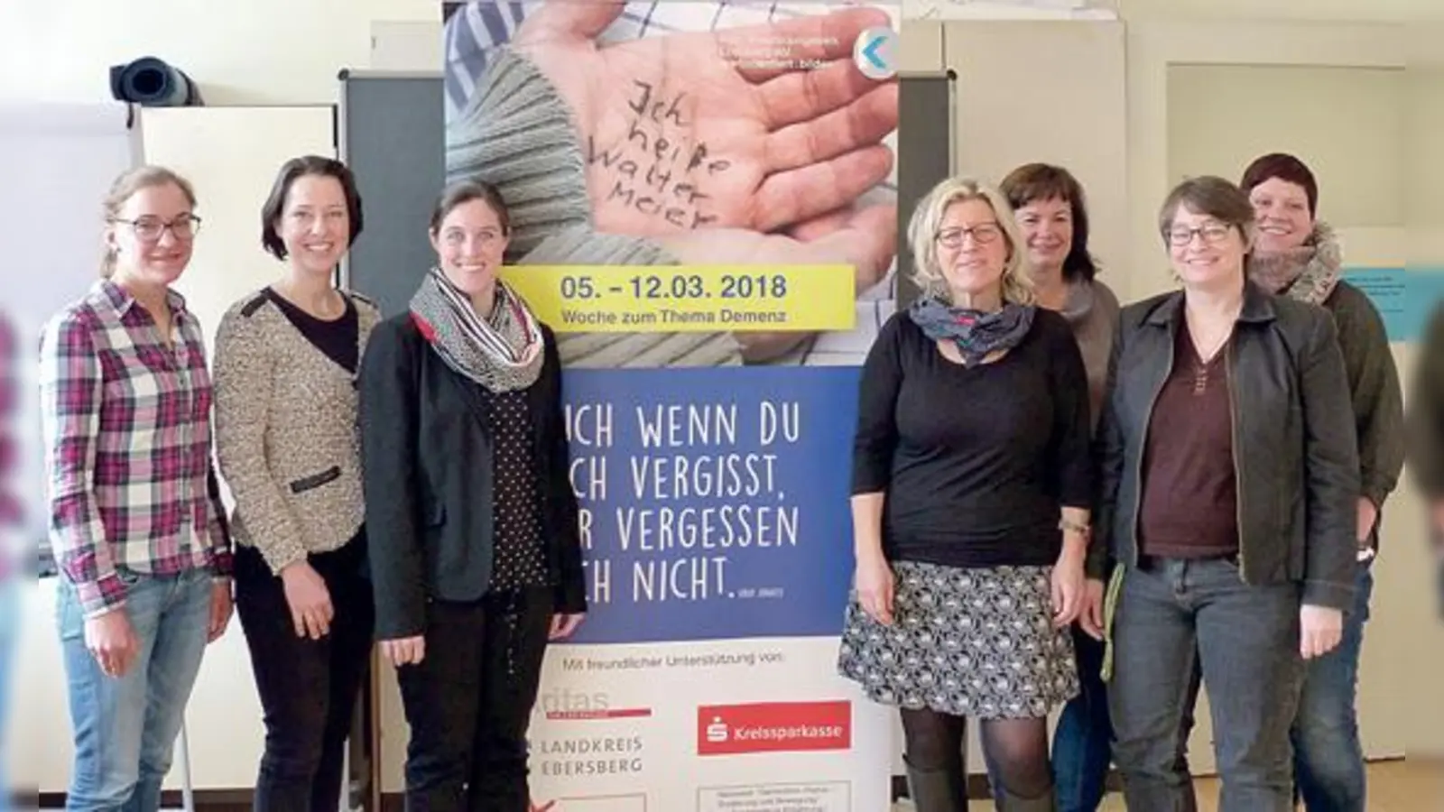 Die Verantwortlichen der KBW-Aktionswoche zum Thema Demenz: Franziska Schwarz und Kristin Mayr, Jennifer Becker, Christine Deyle, Sabine Hofmann, Angela Prommersperger und Martina Watzlaw  (v. li.).  	 (Foto: Hans Rombeck)