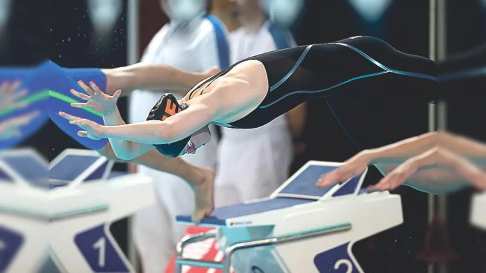 Helen Scholtissek im Finallauf über 100m Freistil bei den Deutschen Kurzbahnmeisterschaften in Wuppertal. 	 (Foto: Mirko Seifert ©)