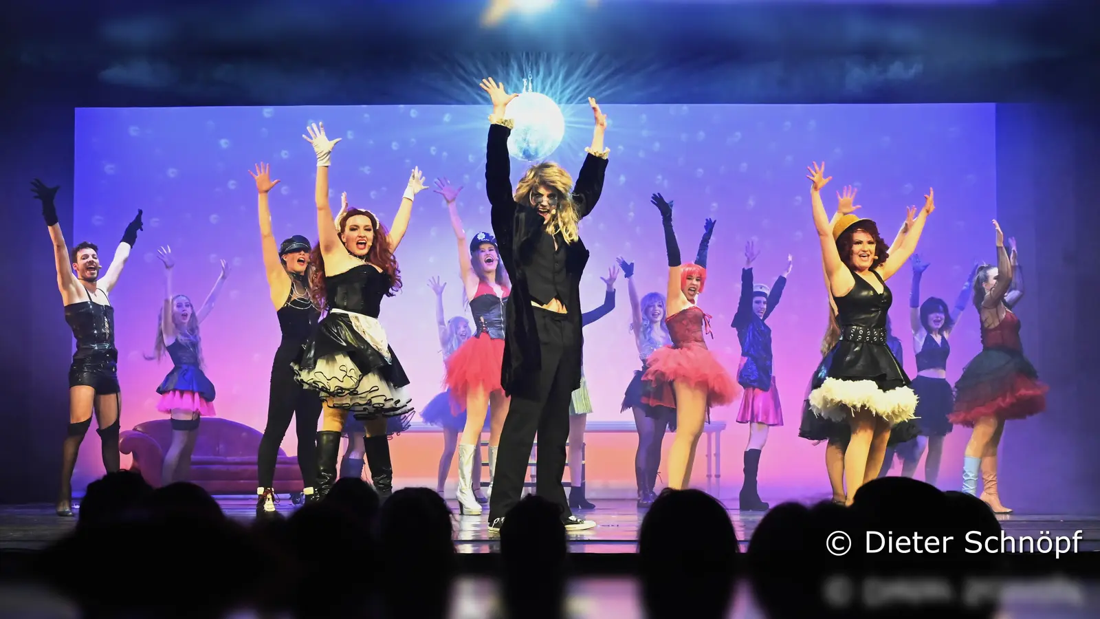 Best of Musical präsenstret die Abraxas Musical Akademie München beim Kultursommerfest. (Foto: Dieter Schnöpf)