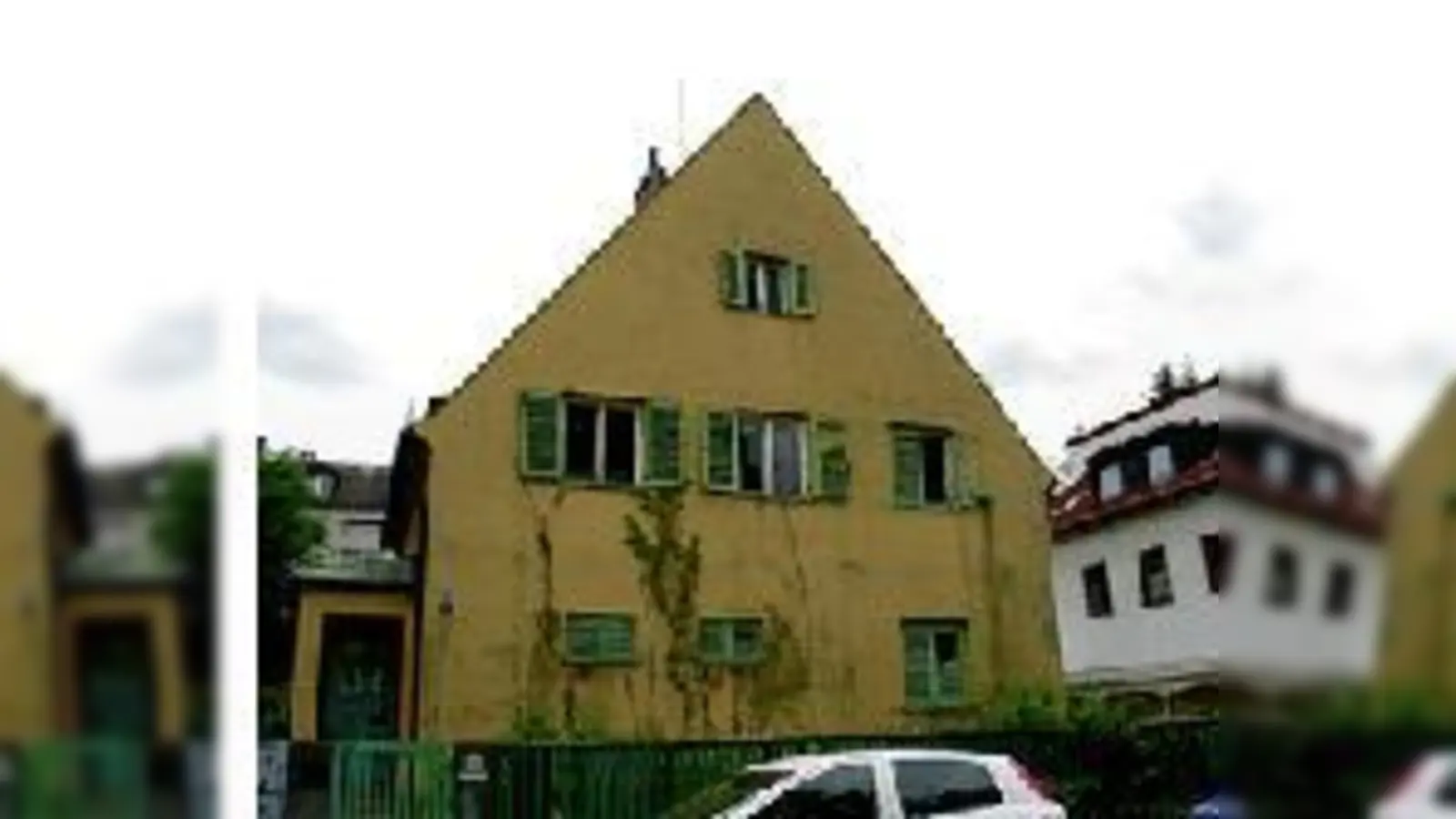 Seit Jahren verfällt dieses Haus in der Limburgstraße 13 in Ramersdorf. Trotz zahlreicher Beschwerden lässt sich rechtlich nichts machen.	 (Foto: A. Boschert)