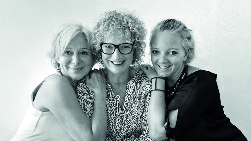 Lisa Böll, Silke Anthes und Christiane Tilmann (von links) stellen gemeinsam aus. (Foto: Santiago Trieu)