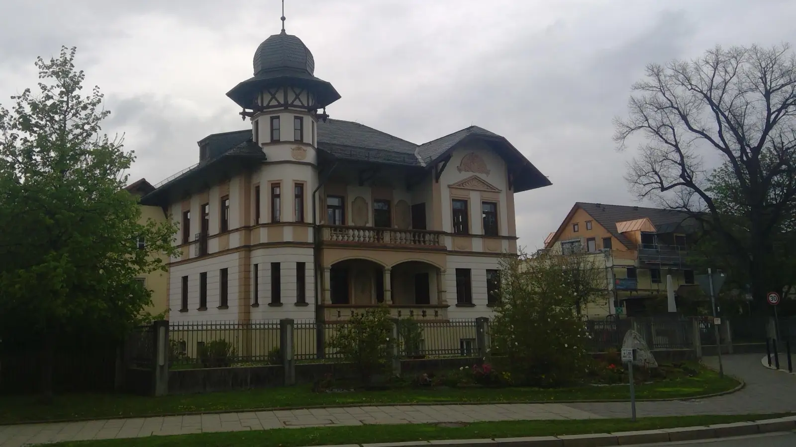 Das Demenz-Projekt hat im Garten der Alten Pfarrvilla in Unterföhring stattgefunden. (Archivbild: bas)
