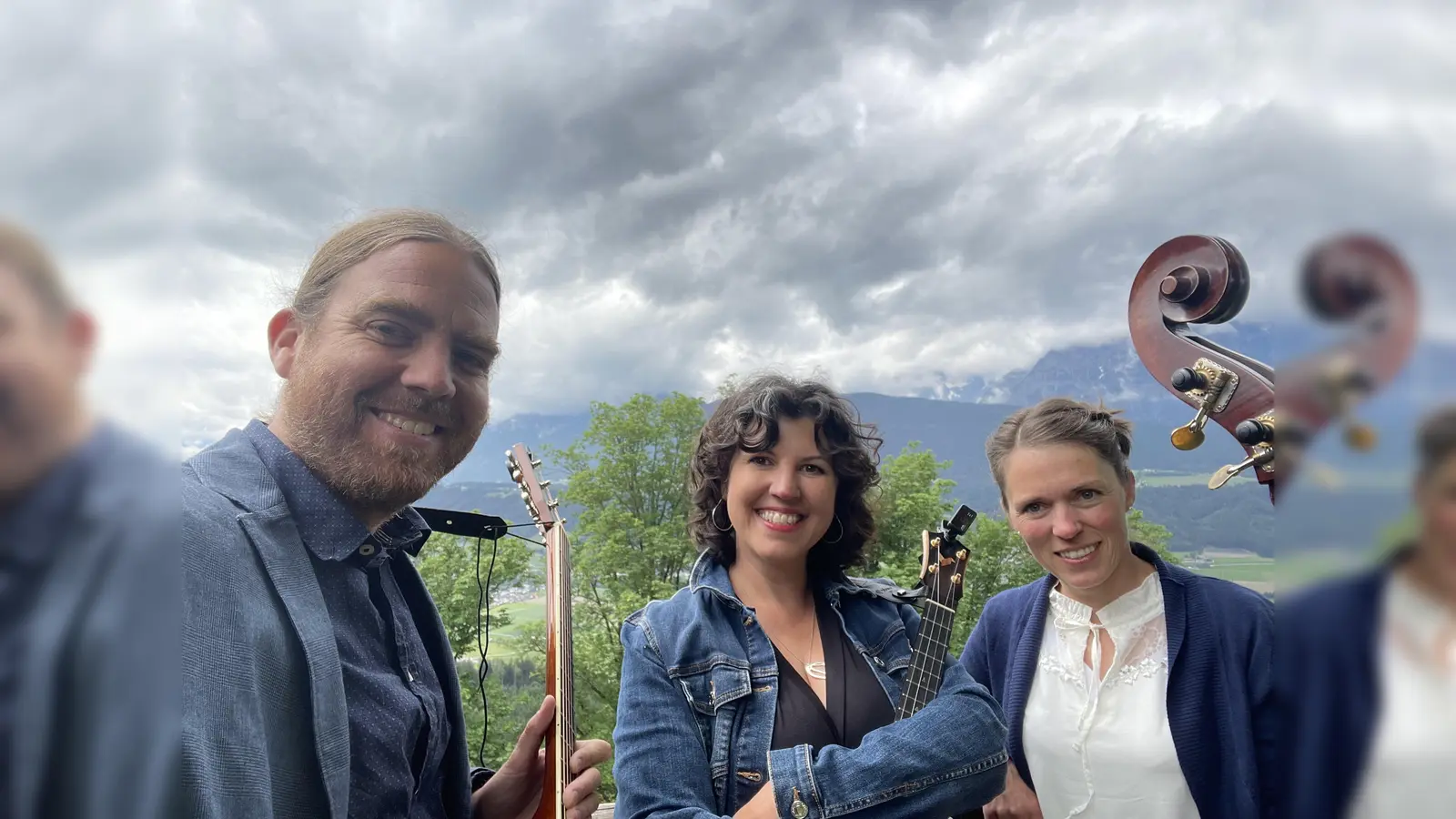 Margreth Außerlechner und Gabriel McCaslin präsentieren mit Tanya Amelyanenka eine feine Auswahl an Musikstücken aus Folk, Pop und Swing. (Foto: Tunebird)