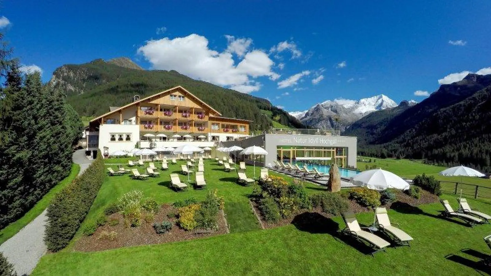 Den Körper entspannen und die Seele baumeln lassen: Im Auszeit-Hotel Natur Idyll Hochgall findet man Erholung vom Alltagsstress. (Foto: Hotel Hochgall)