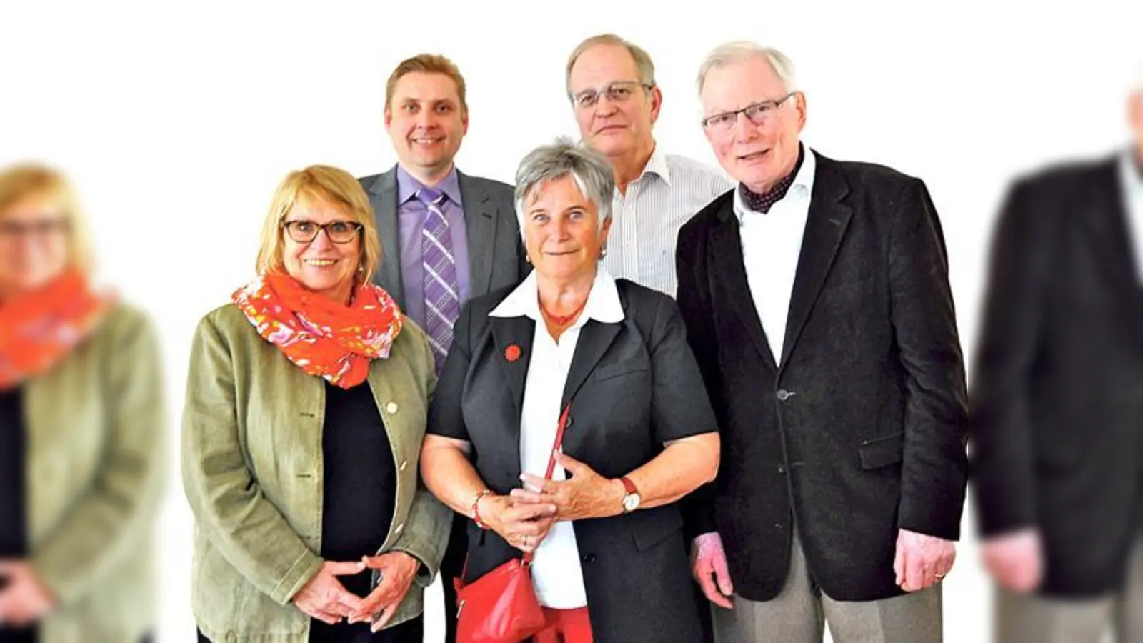 Der Vorstand der Arbeitsgemeinschaft 60 plus, Udo Helmholtz, Werner Voigt und Uschi Bittner, Wahlleiter und SPD-Kreisverbands-Vorsitzender Thomas Vogt, Bundestagsabgeordnete Angelika Graf (v. r.).	 (Foto: Sybille Föll)
