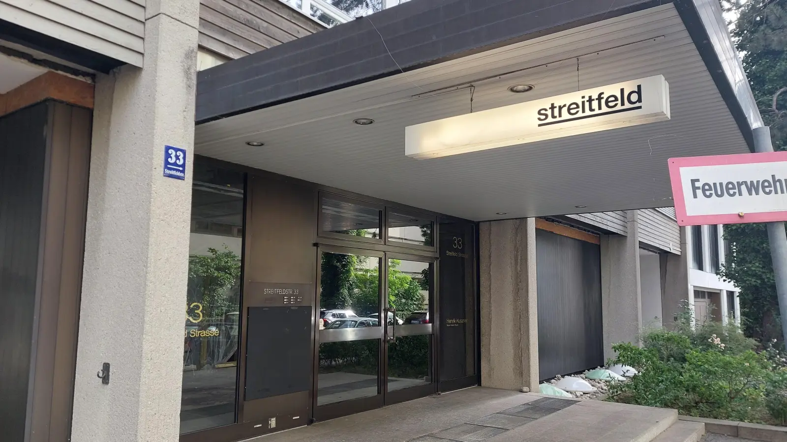 In der Streitfeldstraße 33 ist bis zum 20. Juli eine neue Kunstausstellung zu sehen. (Foto: bas)